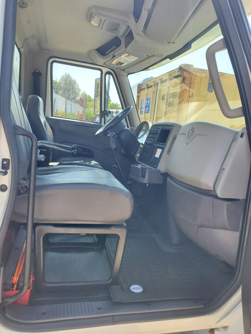 2013 INTERNATIONAL 4300 - Image 9